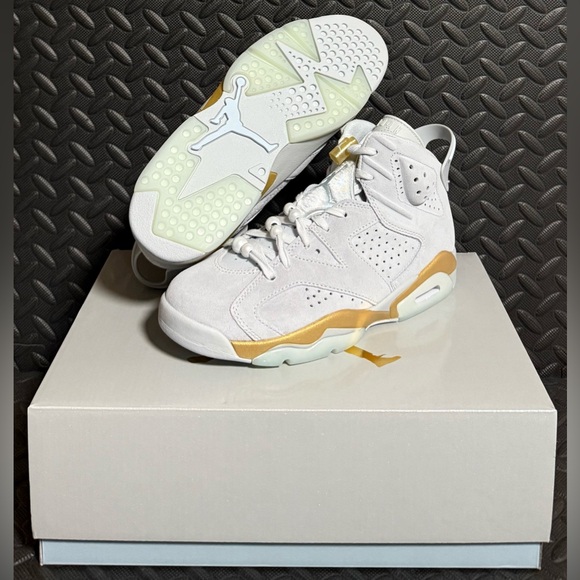 Womens Jordan Athletic Sneakers‎ Gray Suede Sizes - Picture 1 of 7